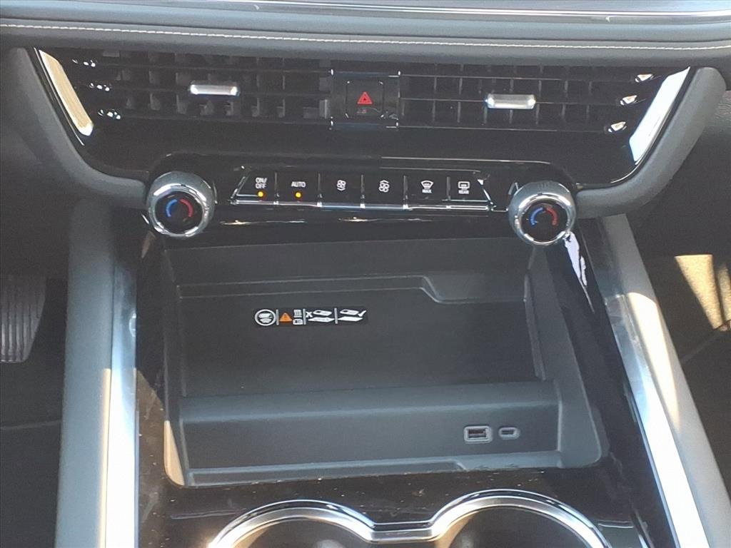 New 2026 Chevrolet Suburban Premier image 18