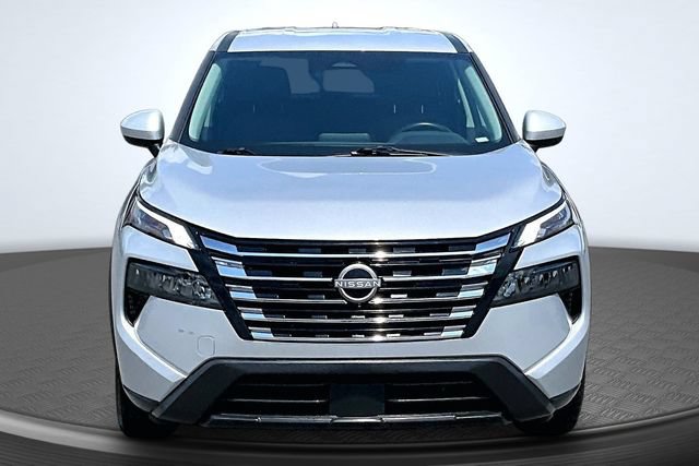 Used 2025 Nissan Rogue SV AWD/4WD image 2