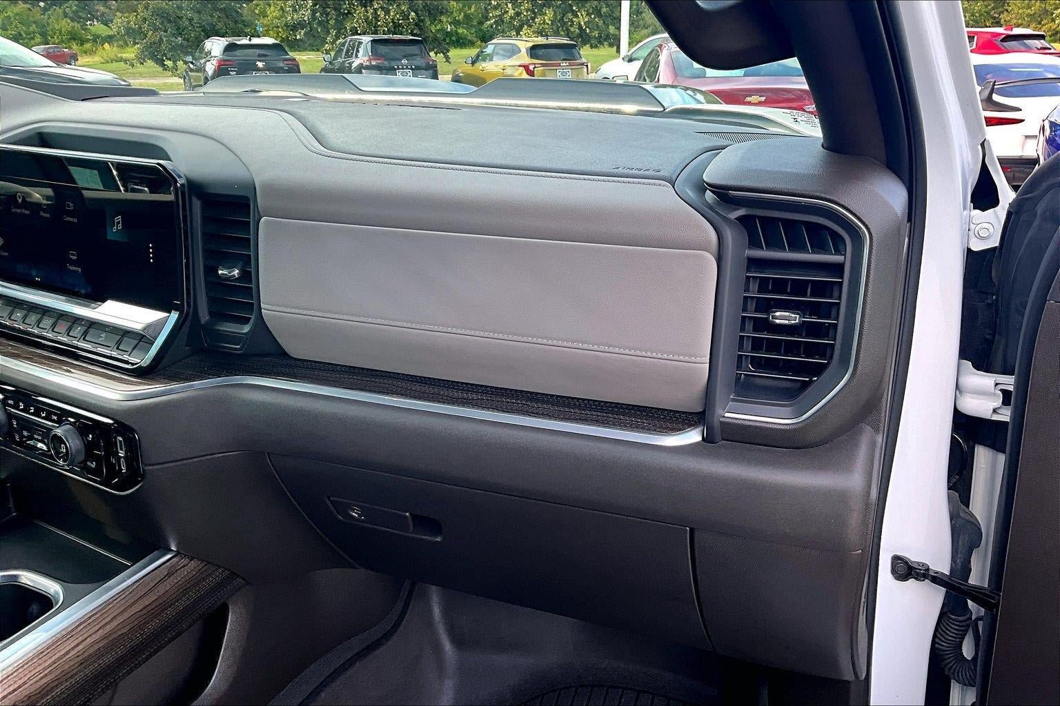 Used 2026 Chevrolet Silverado 1500 LT Trail Boss w/ Convenience Package II AWD/4WD image 14