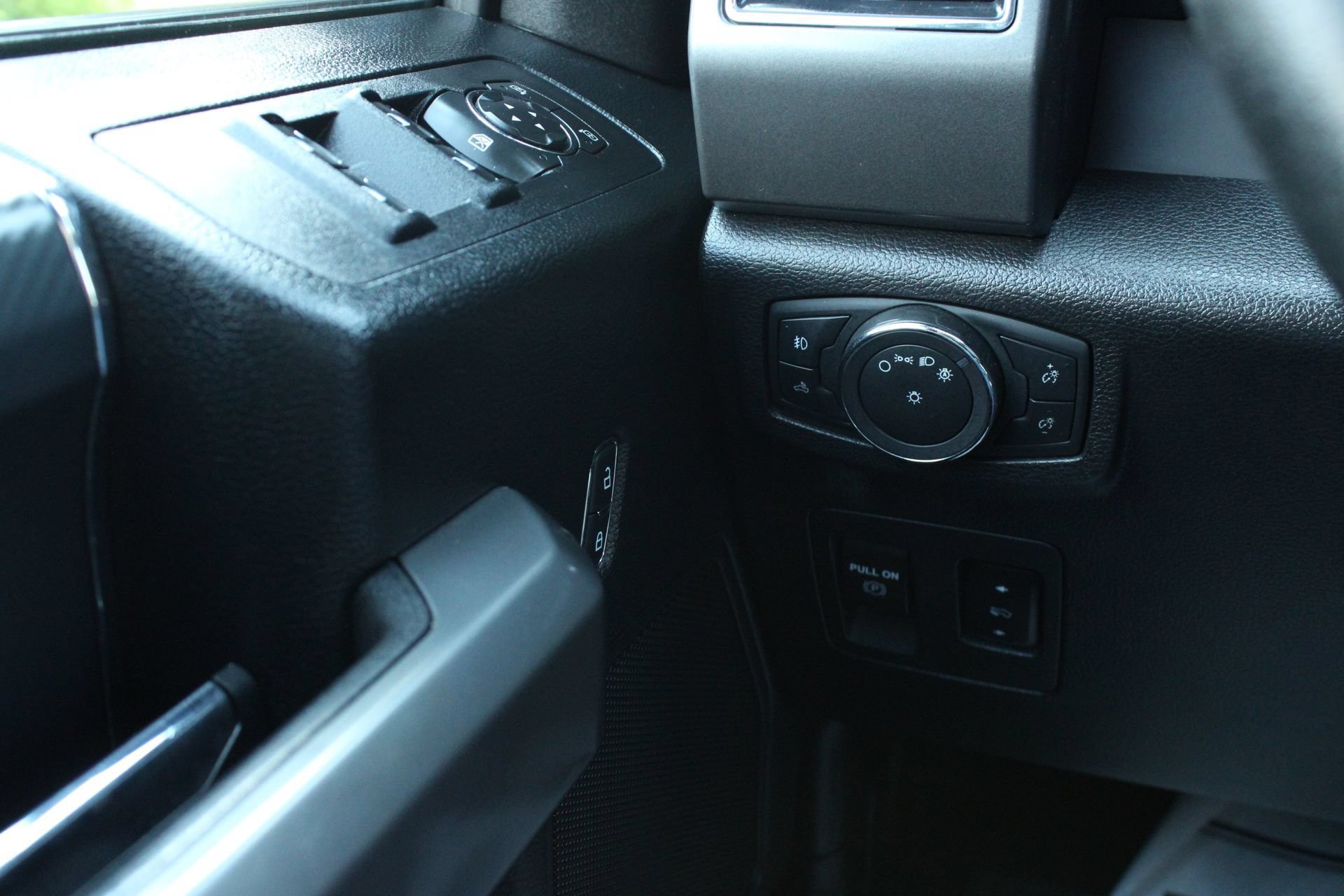 Used 2019 Ford F150 XLT w/ Equipment Group 302A Luxury AWD/4WD image 24