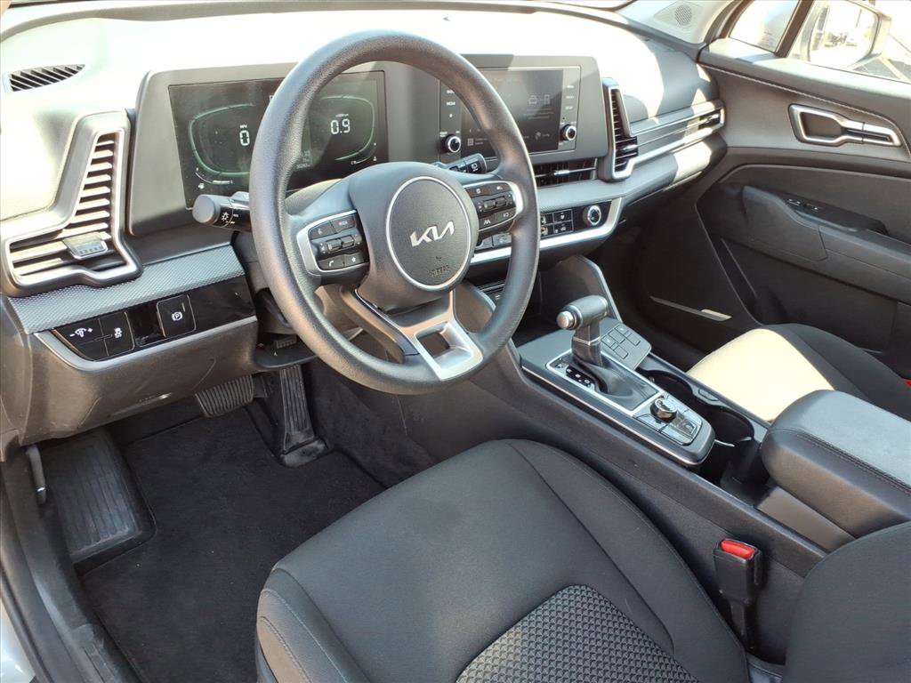 Used 2024 Kia Sportage LX image 9