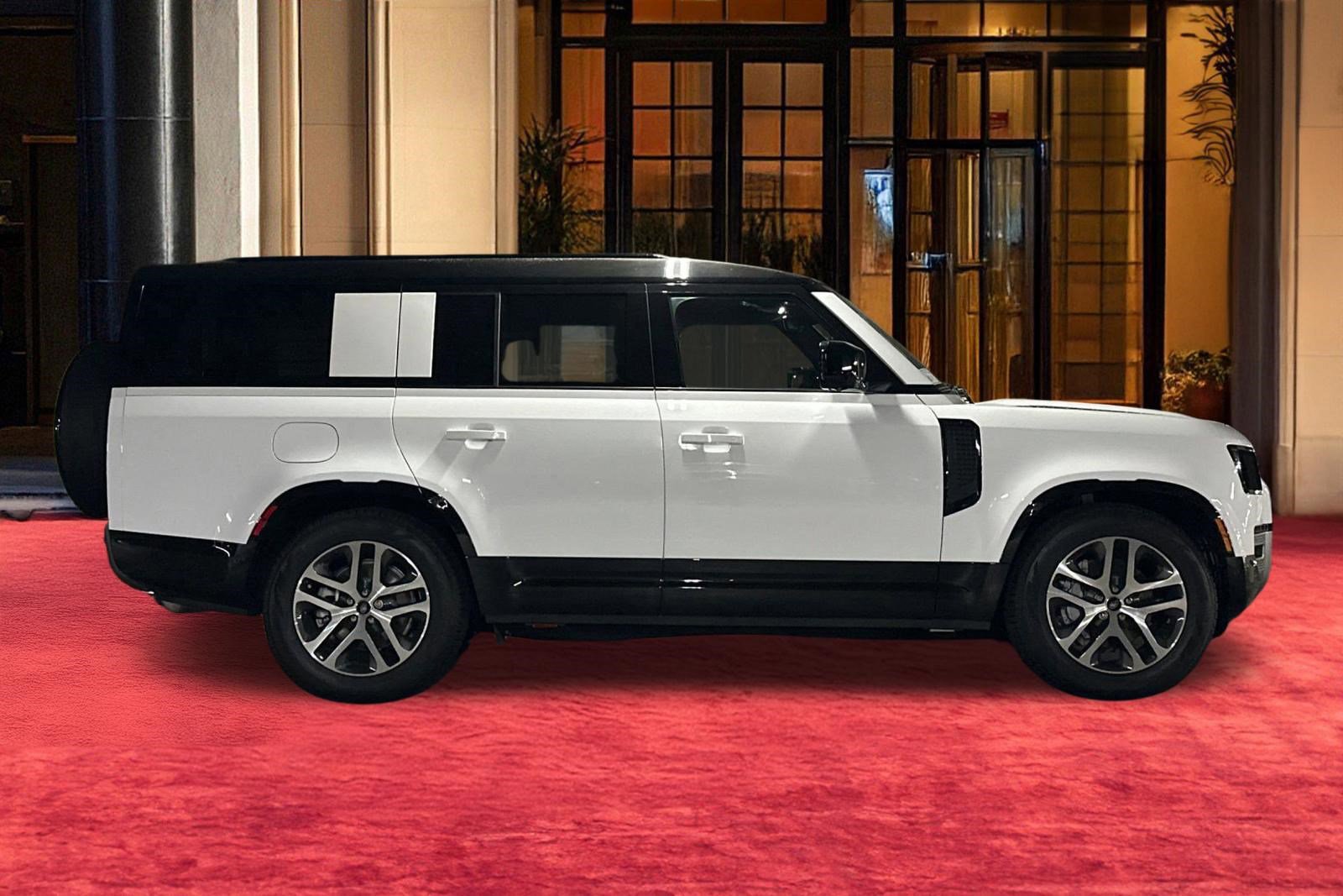 New 2025 Land Rover Defender 130 X-Dynamic SE AWD/4WD image 7