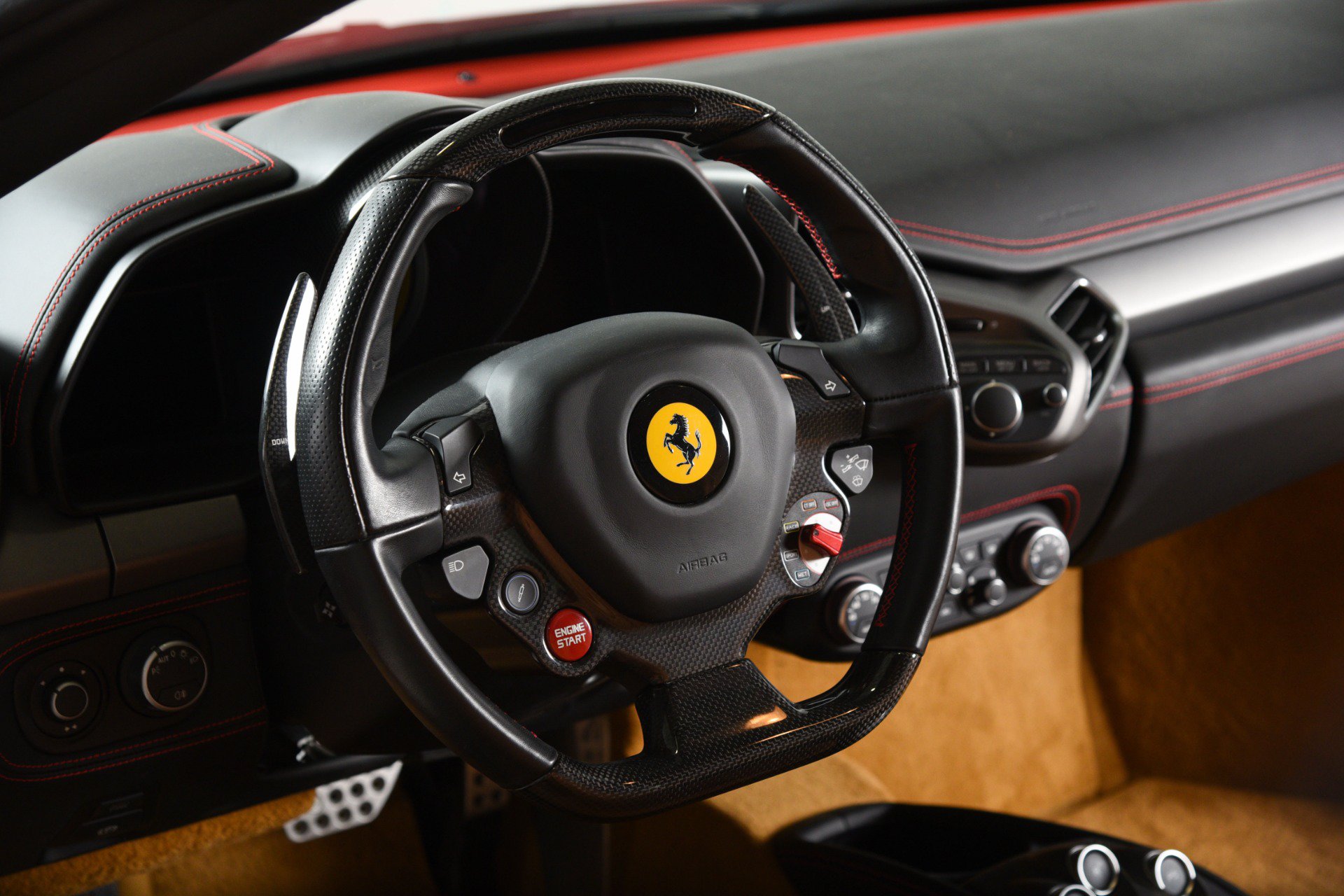 Used 2015 Ferrari 458 Italia Coupe RWD image 4