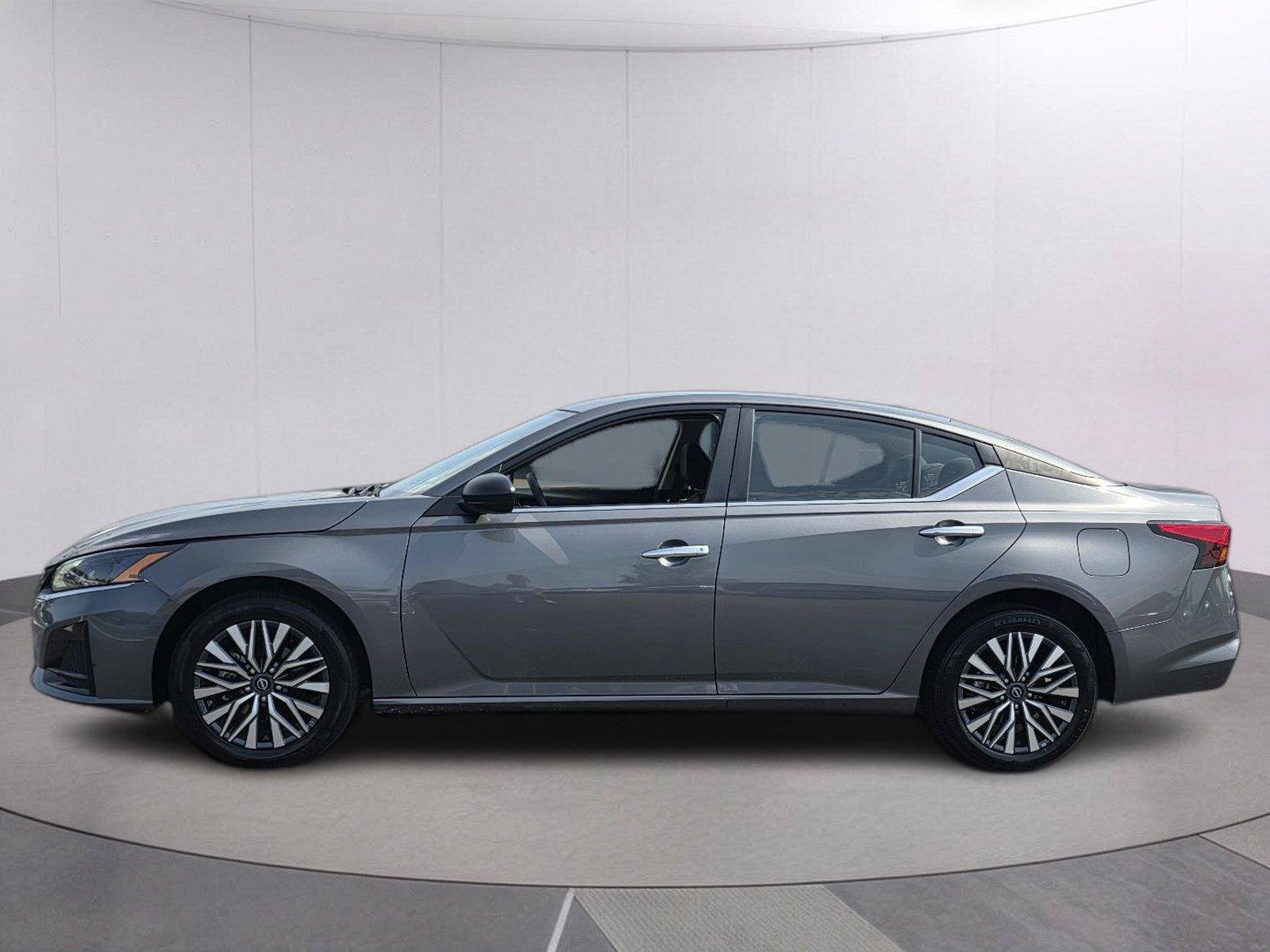 Used 2025 Nissan Altima 2.5 SV AWD/4WD image 8