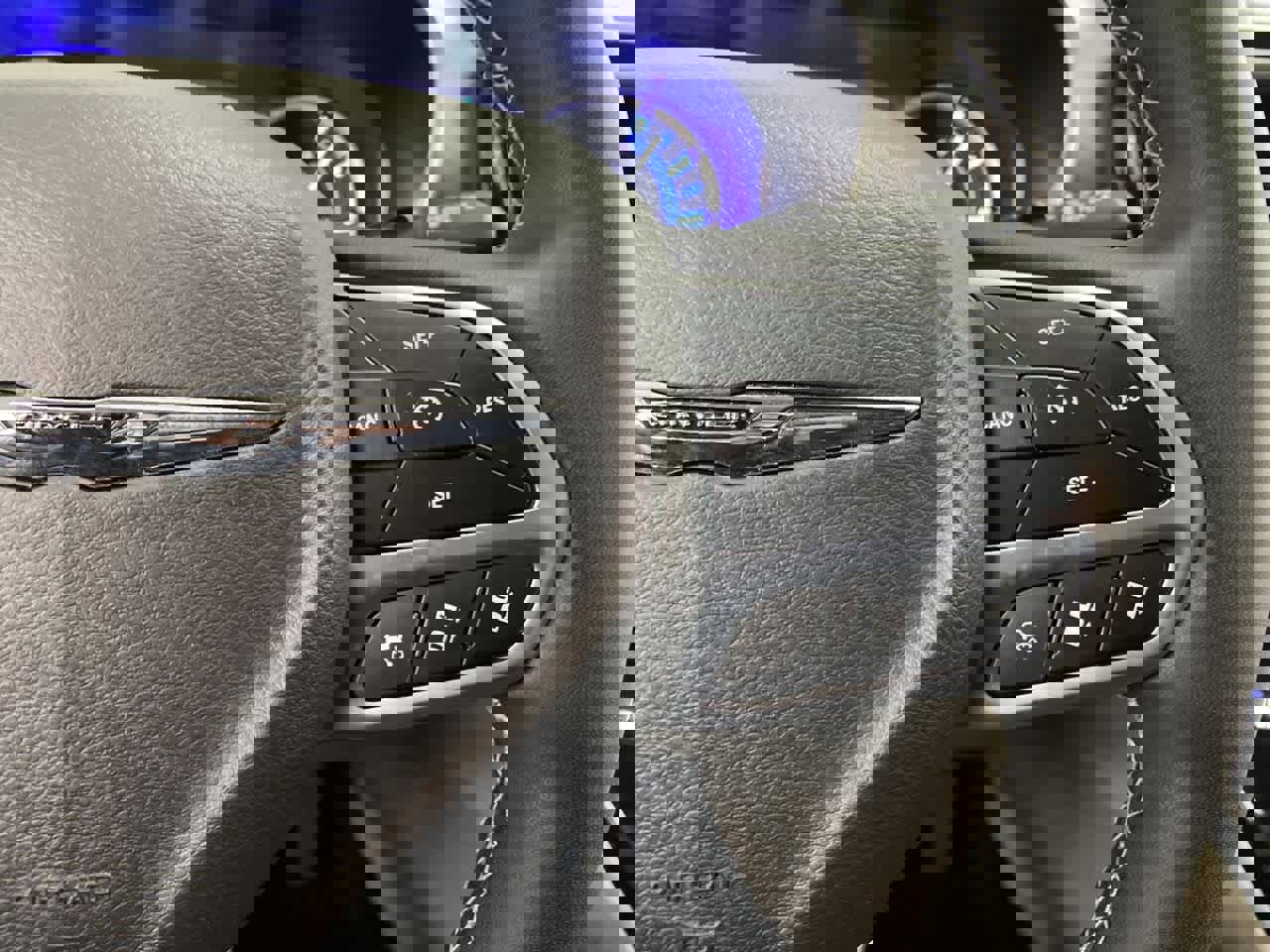 Used 2024 Chrysler Pacifica Select image 22