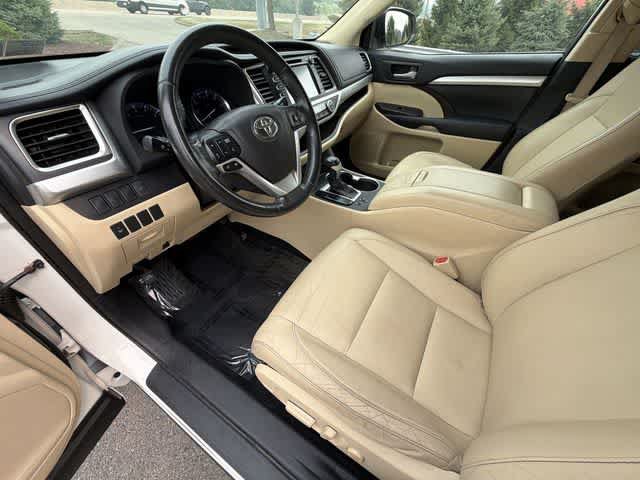 Used 2015 Toyota Highlander XLE AWD/4WD image 17