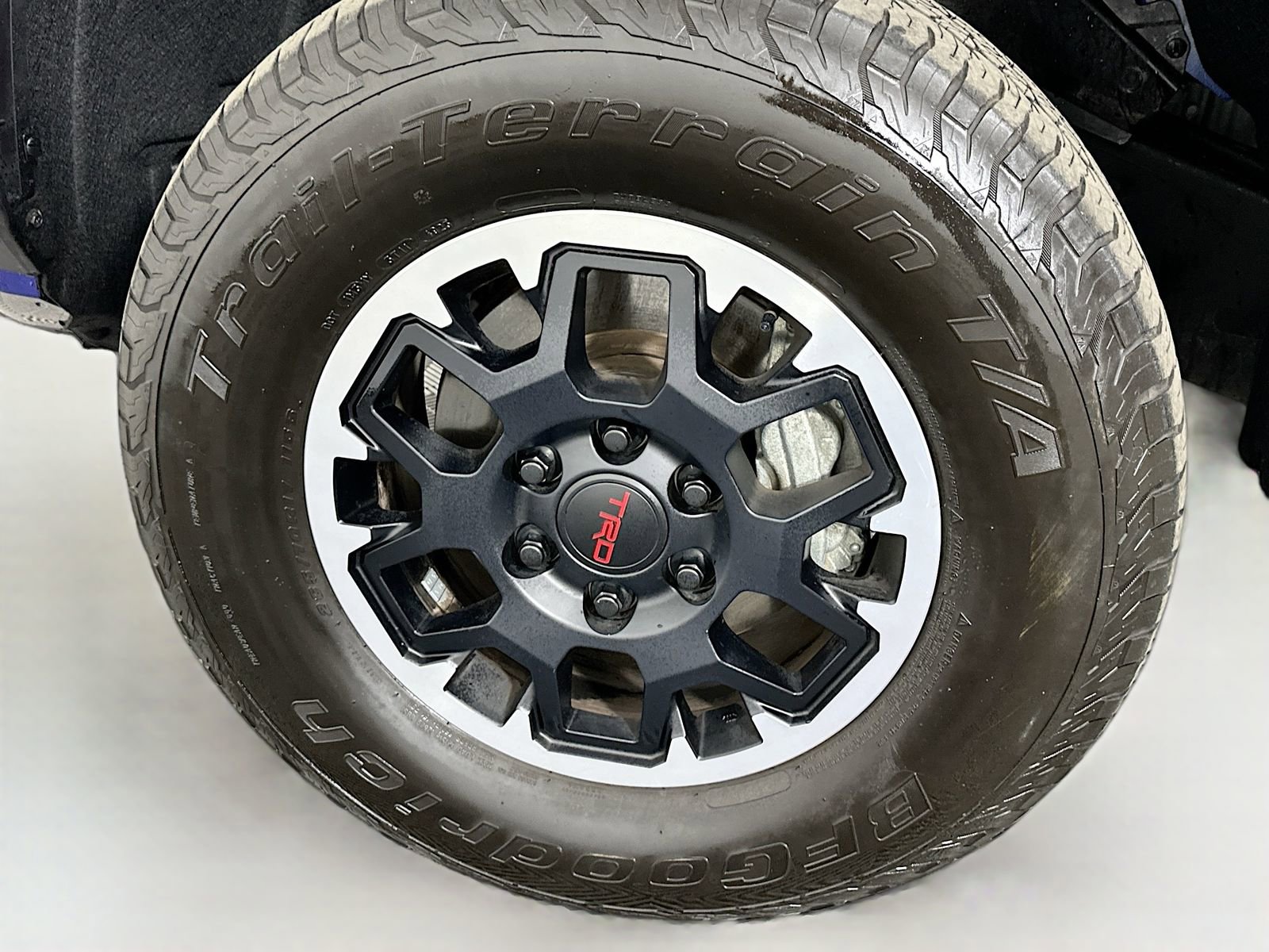 Certified 2024 Toyota Tacoma TRD Off-Road AWD/4WD image 29