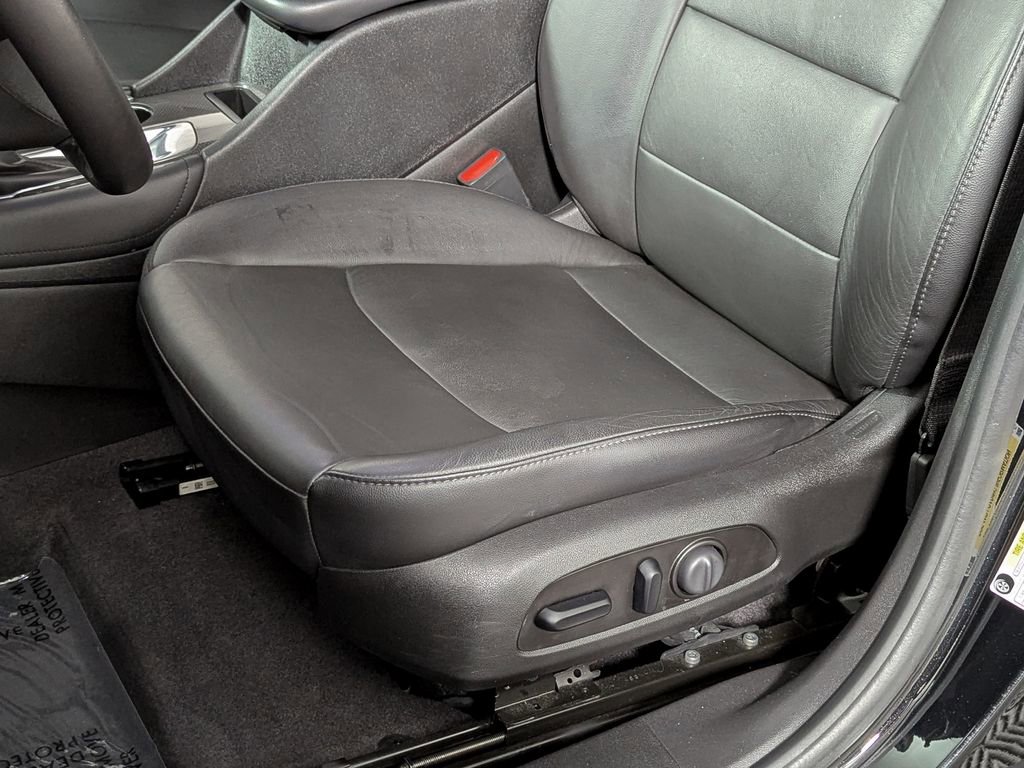 Used 2020 Chevrolet Malibu LT w/ Leather Package FWD image 18