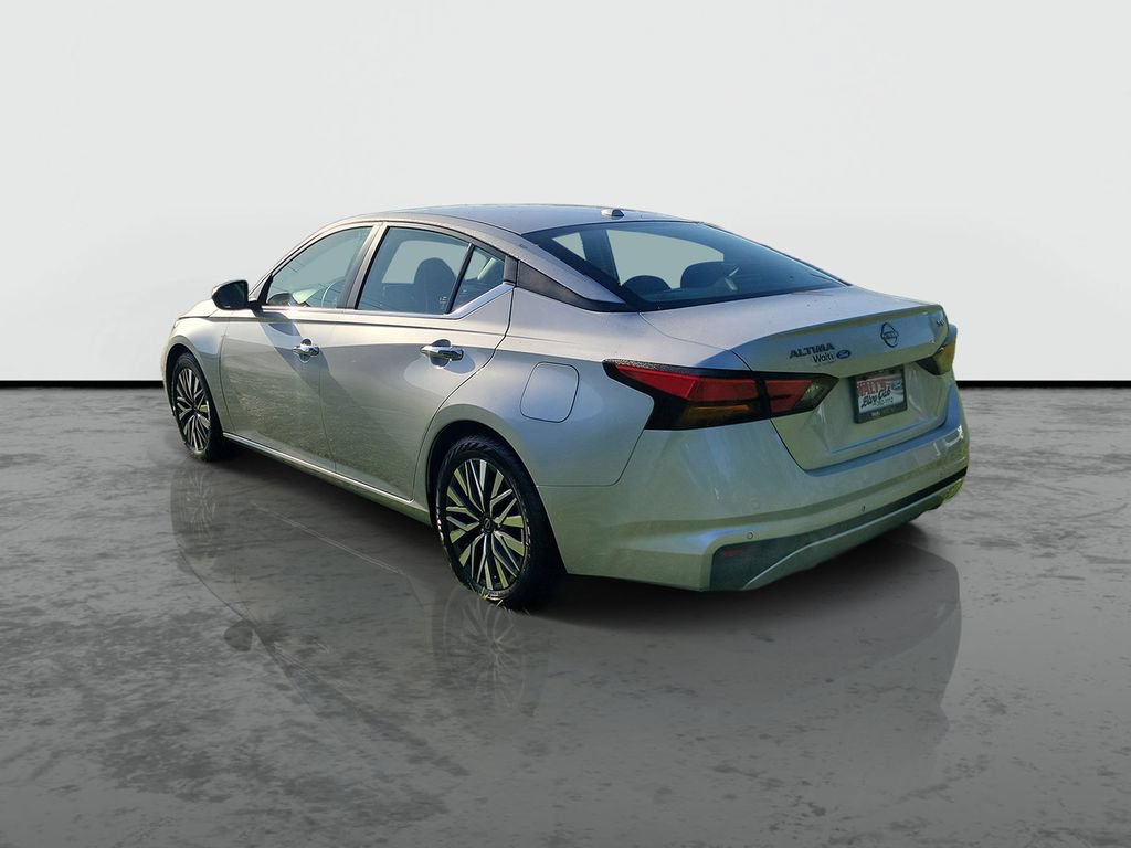 Used 2024 Nissan Altima 2.5 SV FWD image 3