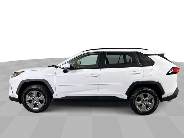 Used 2022 Toyota RAV4 LE AWD/4WD image 5