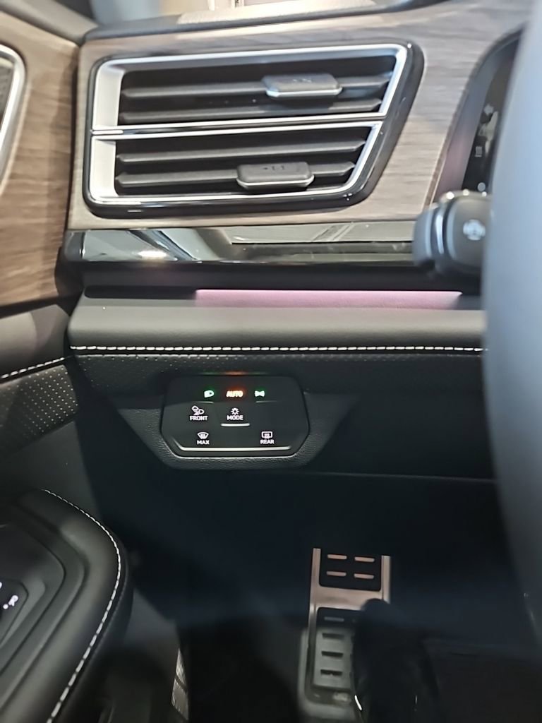 New 2026 Volkswagen Atlas SEL Premium R-Line image 38