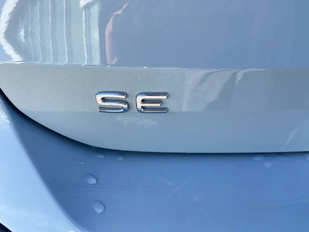 Used 2025 Volkswagen Taos SE image 13