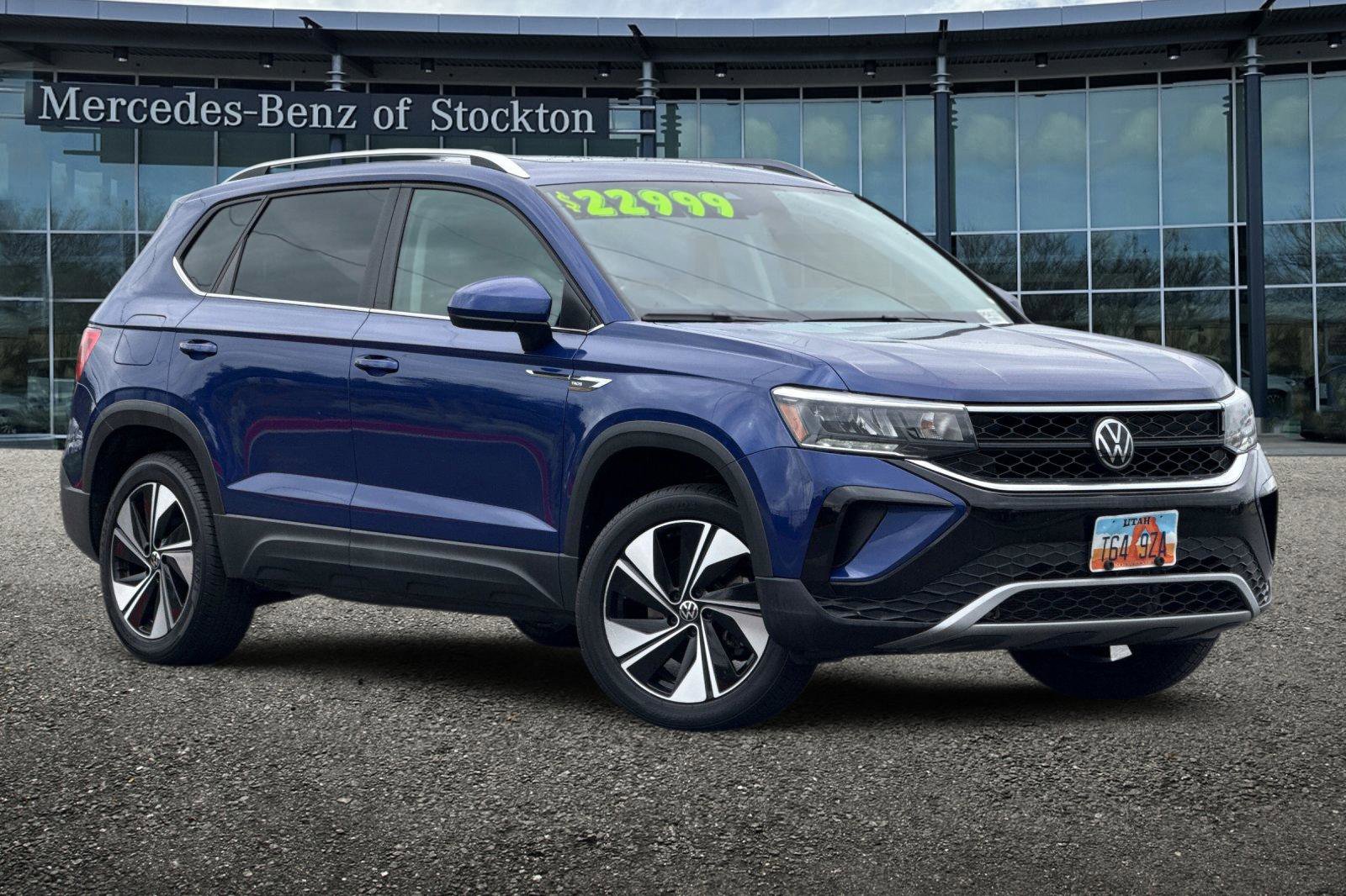 Used 2024 Volkswagen Taos SE image 2