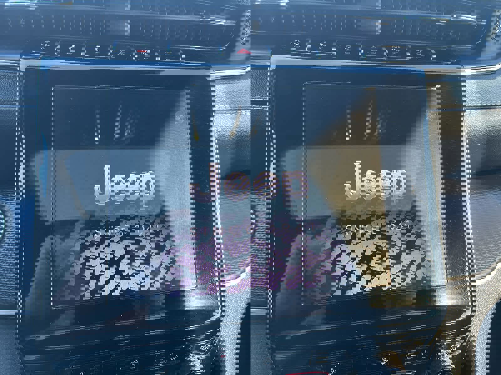 Used 2023 Jeep Grand Cherokee L Laredo image 34