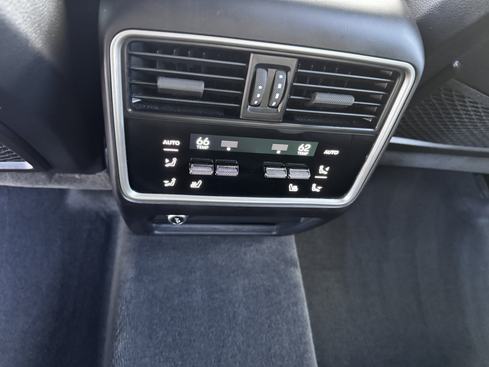 Certified 2024 Porsche Cayenne S AWD/4WD image 26