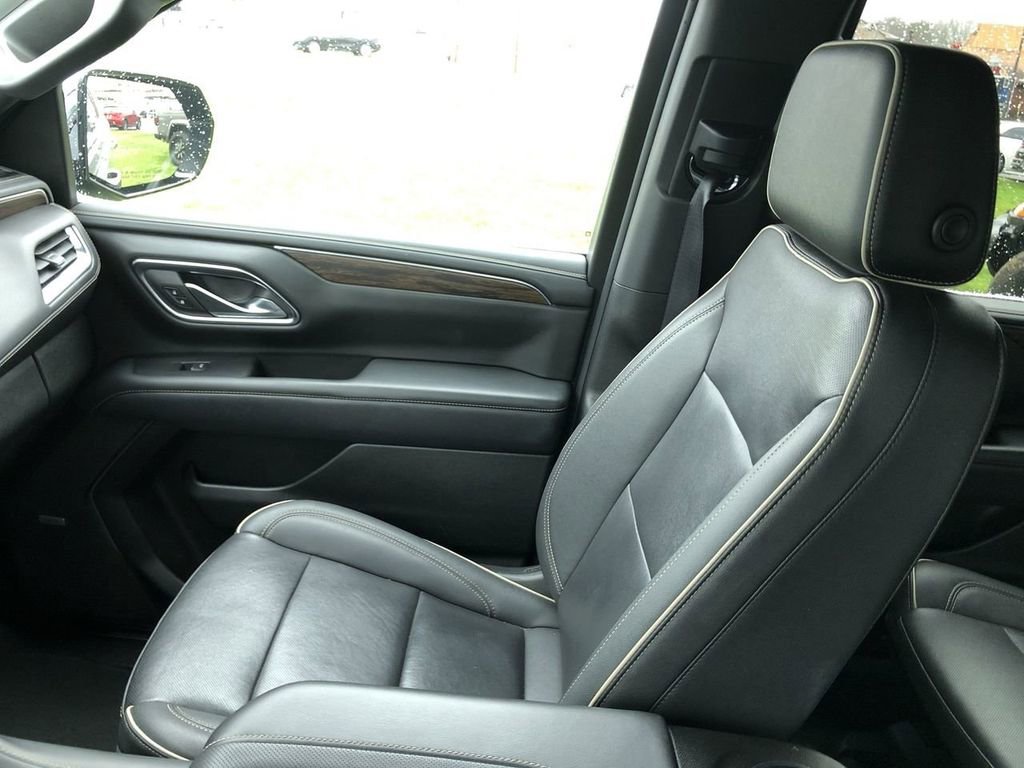 Used 2023 Chevrolet Suburban Premier image 24