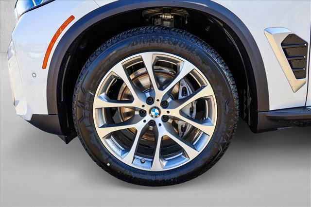 Used 2026 BMW X5 xDrive40i w/ Climate Comfort Package image 9