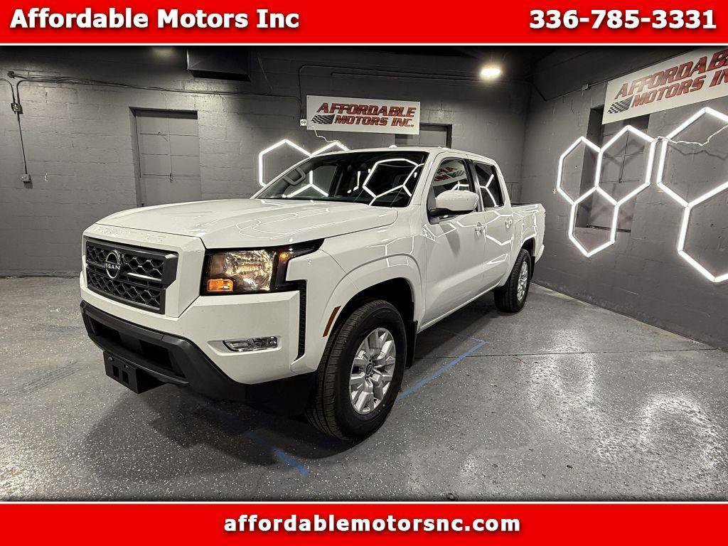 Used 2022 Nissan Frontier SV image 1