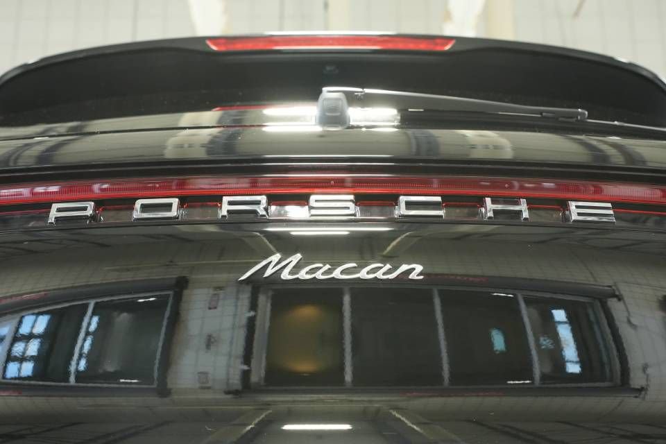 Certified 2026 Porsche Macan AWD/4WD image 37