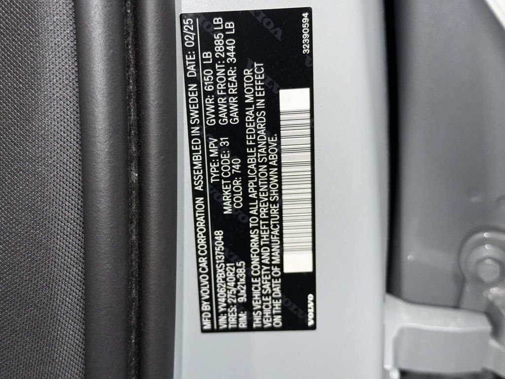 Used 2025 Volvo XC90 B6 Plus AWD/4WD image 32
