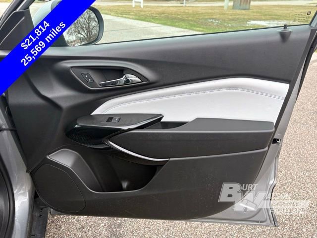 Used 2025 Chevrolet Trax LT image 26