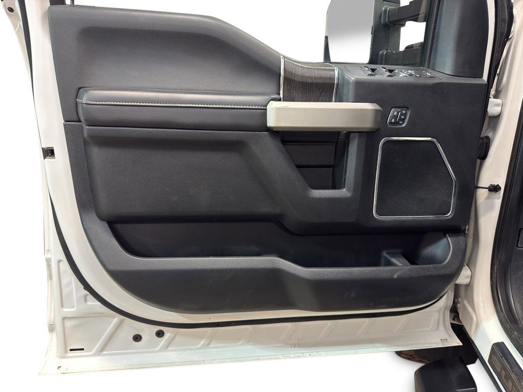 Used 2021 Ford F350 Lariat image 14
