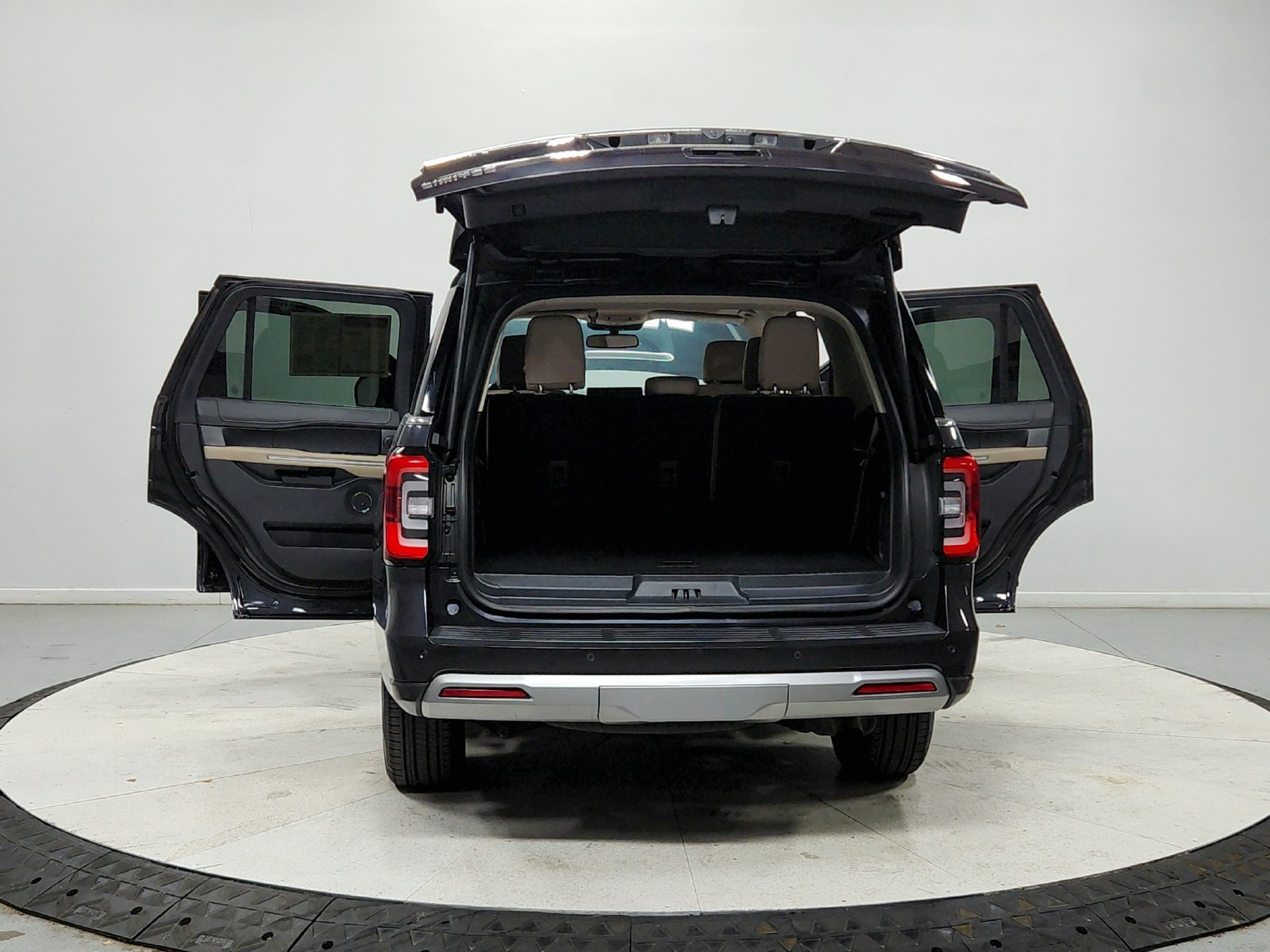 Used 2024 Ford Expedition Limited RWD image 15