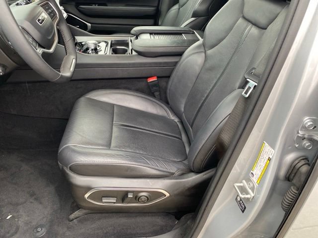 Used 2025 Jeep Wagoneer Series II AWD/4WD image 16