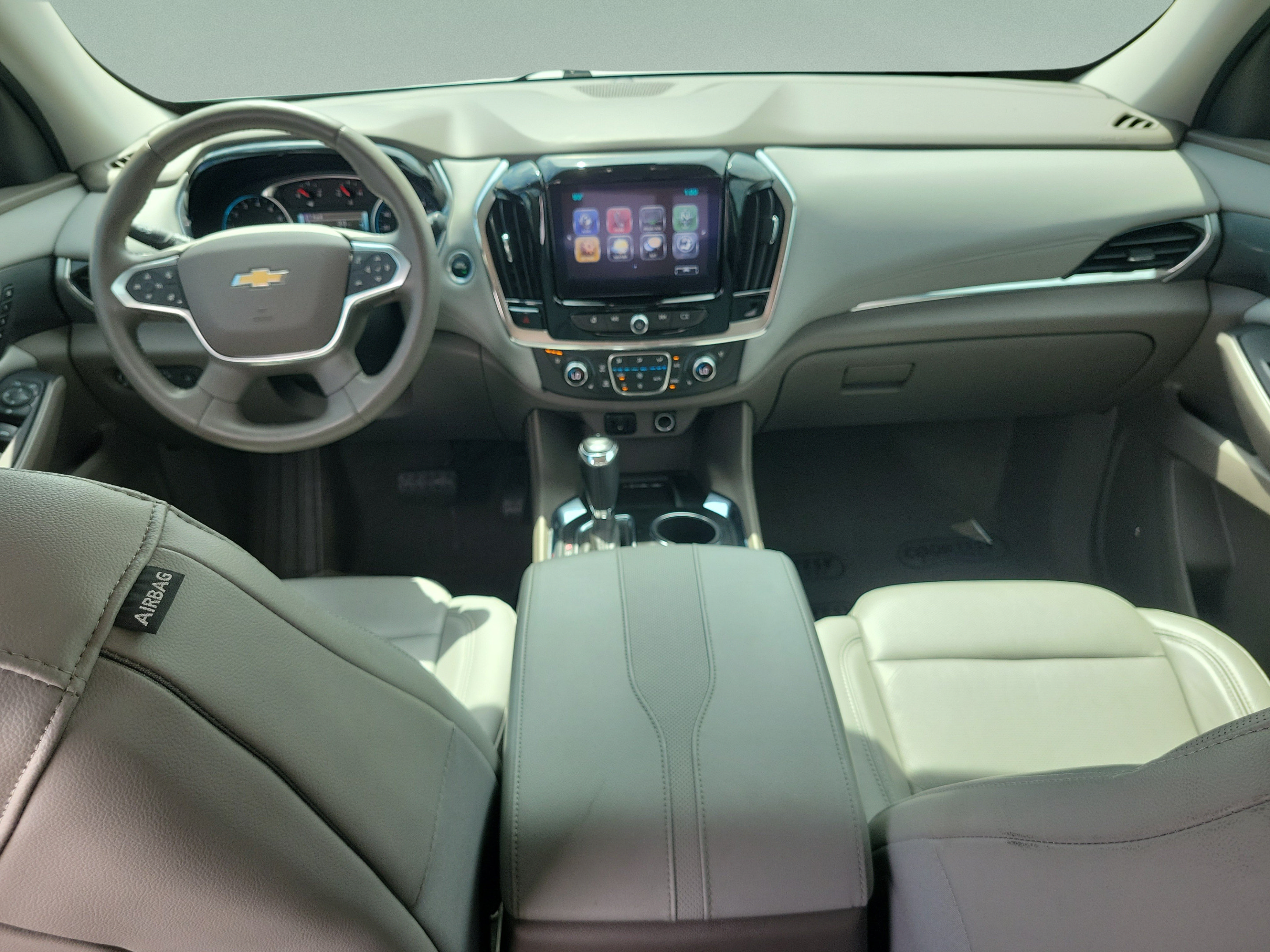 Used 2018 Chevrolet Traverse Premier w/ Driver Confidence II Package FWD image 9