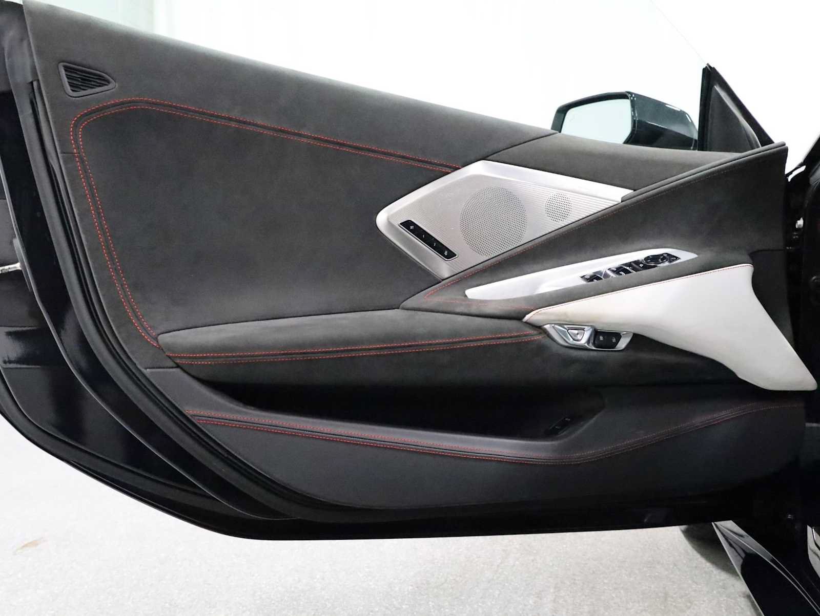 Used 2023 Chevrolet Corvette Stingray Premium Conv w/ Z51 Performance Package RWD image 16