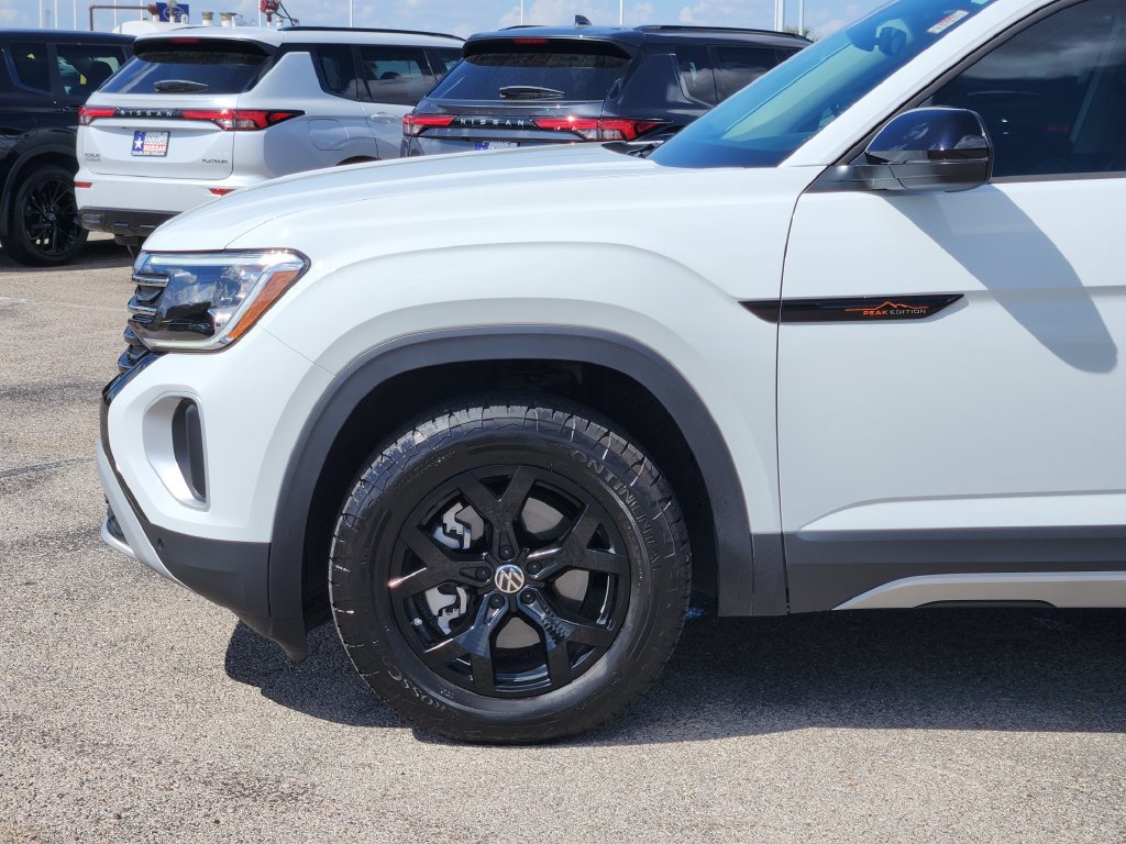 Used 2025 Volkswagen Atlas Peak Edition SE AWD/4WD image 6
