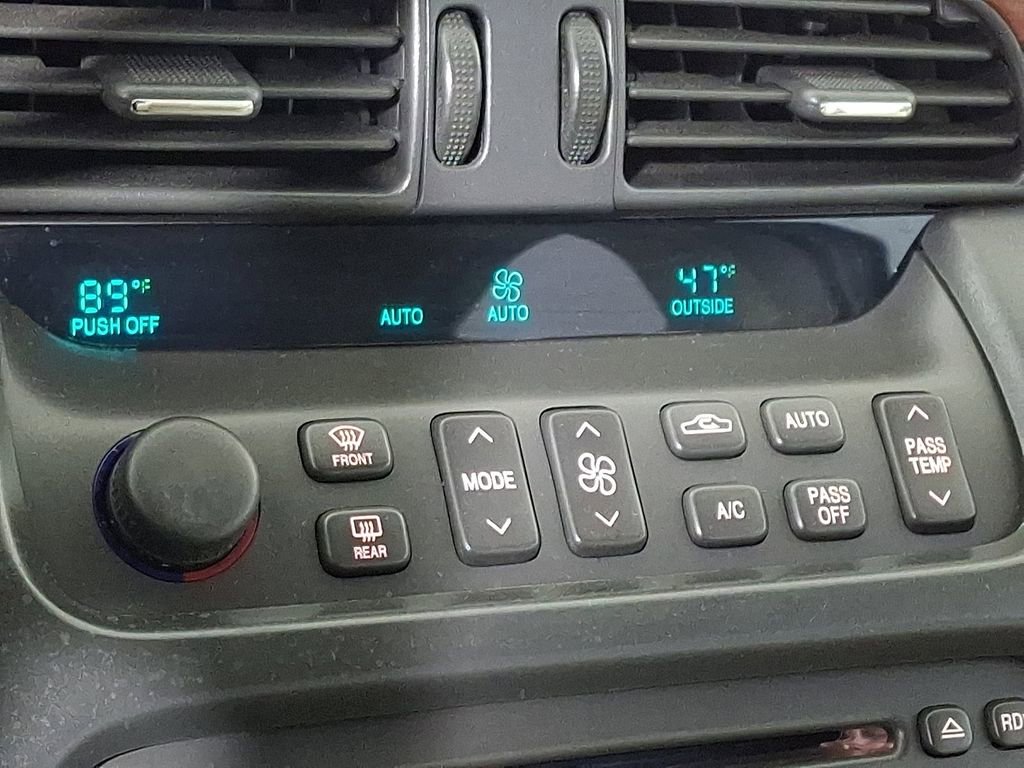 Used 2002 Cadillac De Ville w/ Comfort/Convenience Pkg image 18