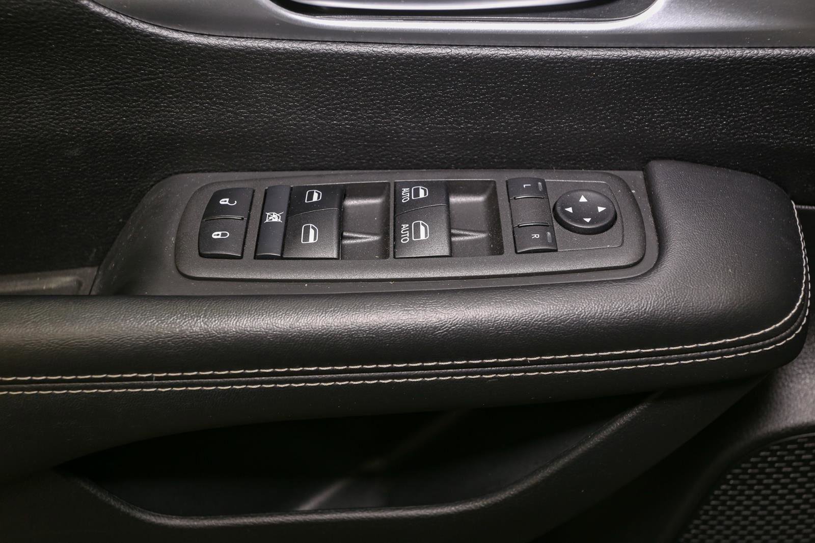 Used 2022 Chrysler Pacifica Touring-L w/ S Appearance Package image 40