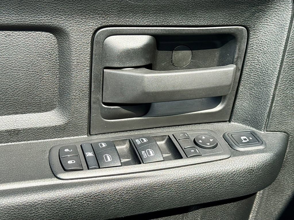 Used 2024 RAM 3500 Tradesman w/ Chrome Appearance Group image 23