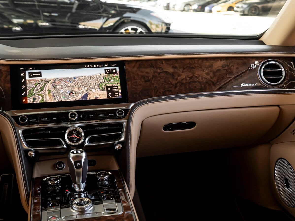 Used 2025 Bentley Flying Spur Plug-In Hybrid AWD/4WD image 24