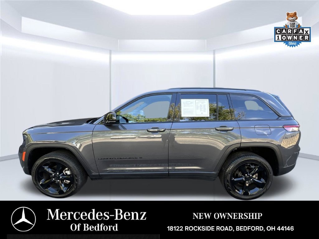 Used 2025 Jeep Grand Cherokee Limited w/ Black Appearance Package AWD/4WD image 3