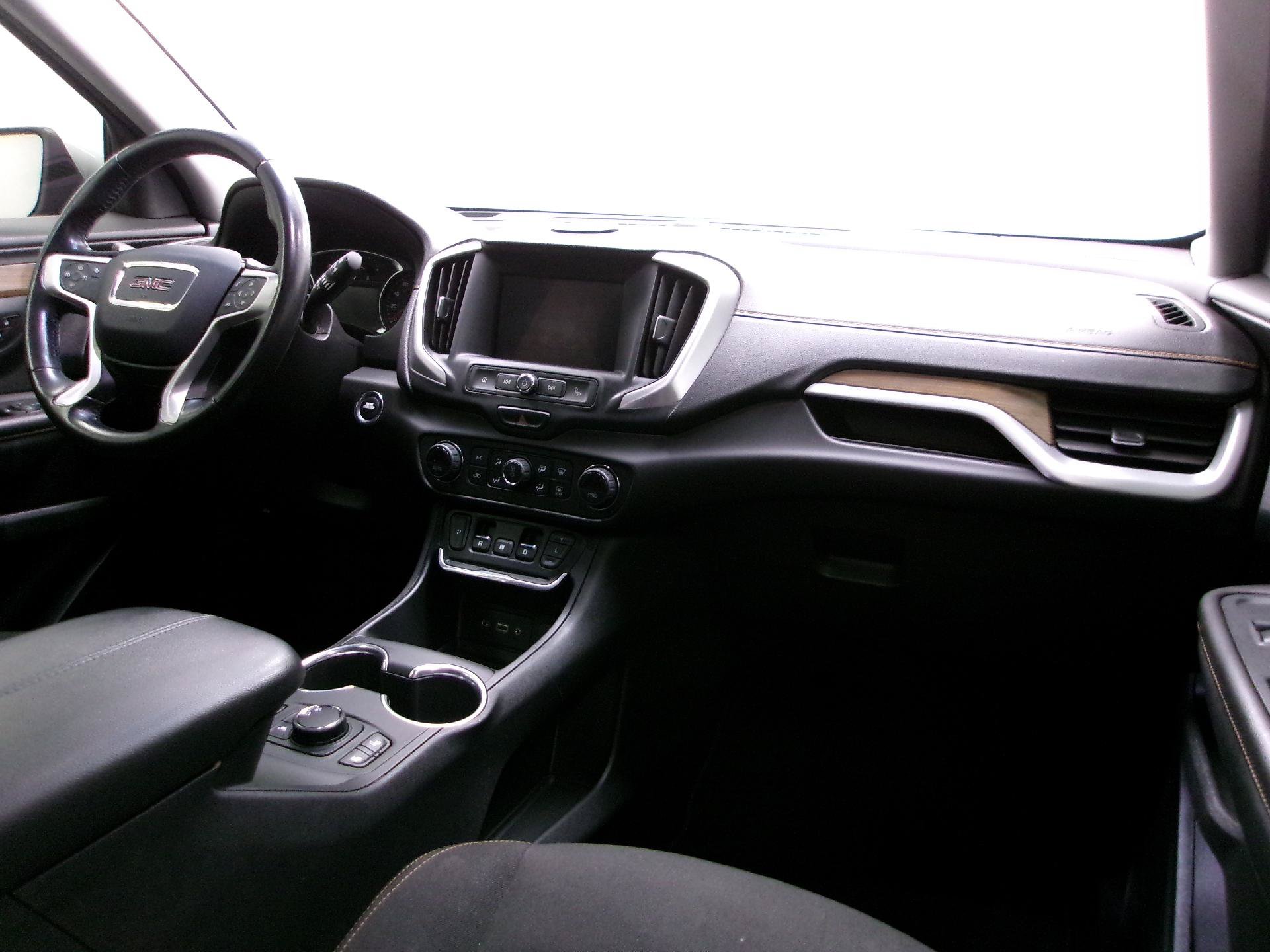 Used 2020 GMC Terrain SLE w/ Driver Convenience Package FWD image 3