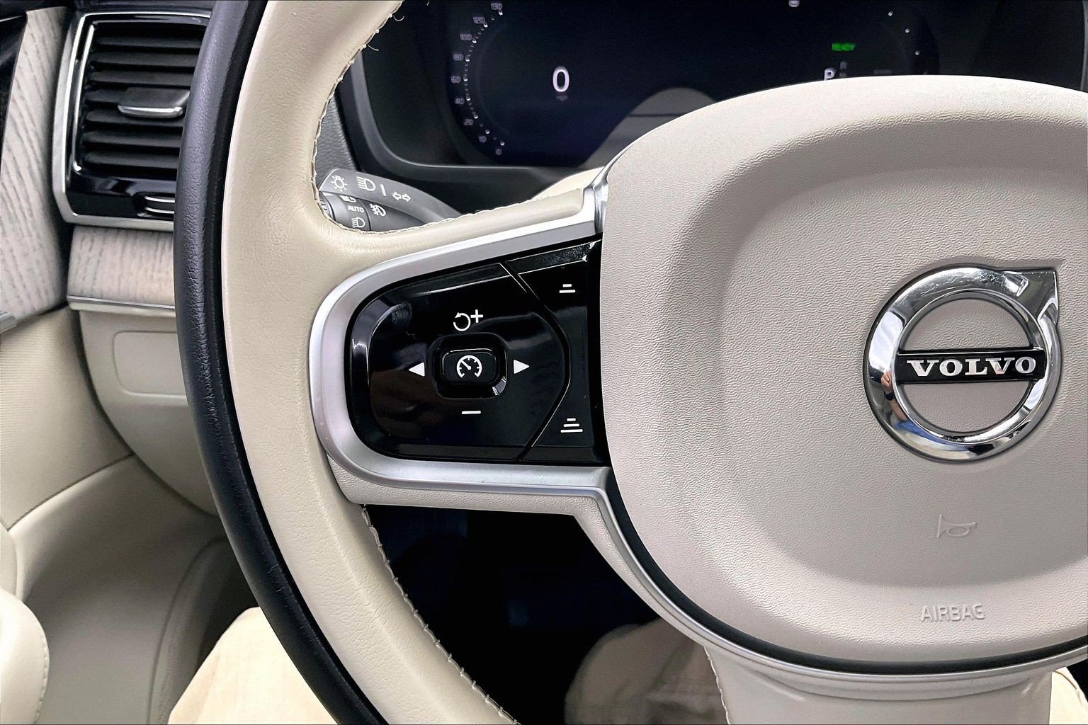 Used 2024 Volvo XC90 T8 Ultimate w/ Protection Package Premier AWD/4WD image 21