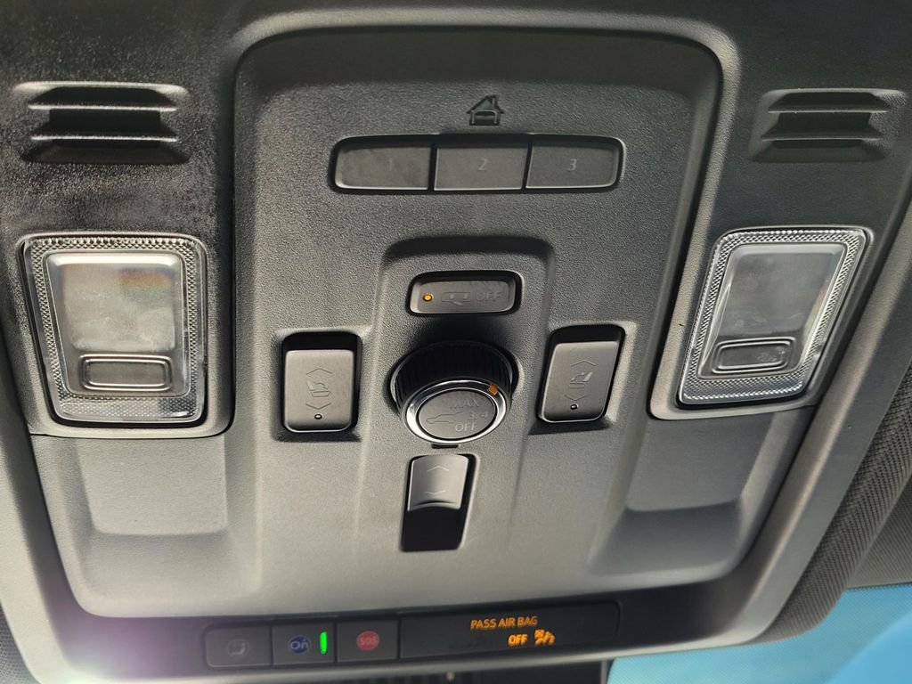 Used 2024 Chevrolet Tahoe Z71 w/ Luxury Package image 33