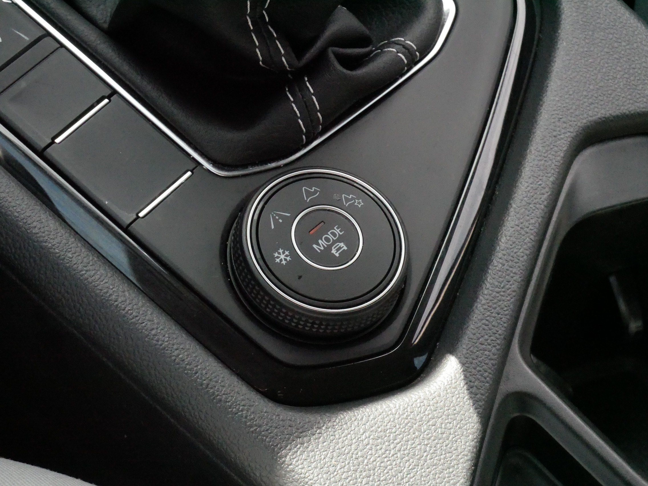 Certified 2024 Volkswagen Taos S AWD/4WD image 29