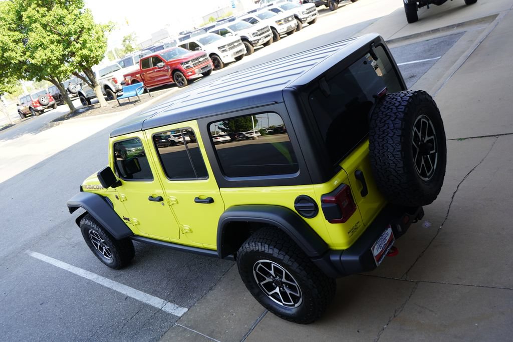 Used 2024 Jeep Wrangler Unlimited Rubicon AWD/4WD image 13