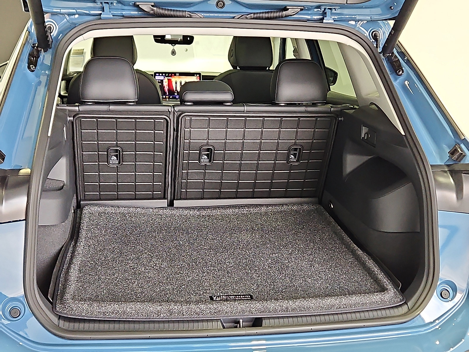 New 2026 Volkswagen Tiguan SE image 9