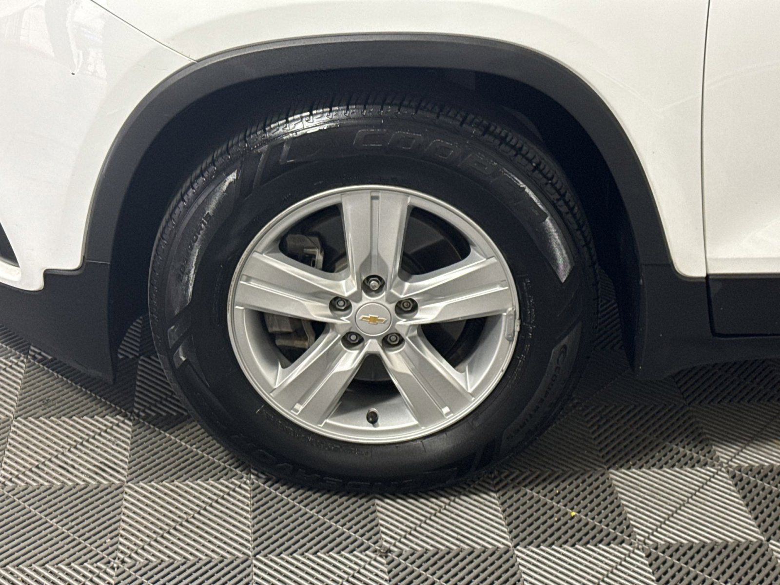 Used 2020 Chevrolet Trax LS FWD image 12