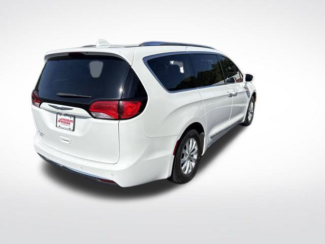 Used 2019 Chrysler Pacifica Touring-L FWD image 8