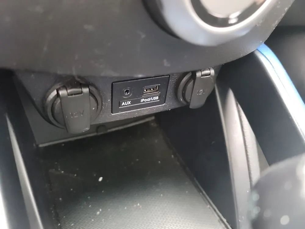 Used 2013 Hyundai Veloster w/ Style Pkg image 19