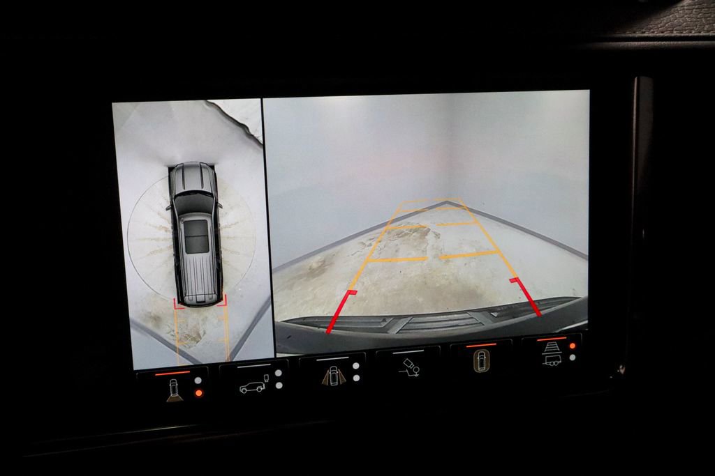 Used 2023 GMC Yukon Denali Ultimate AWD/4WD image 2