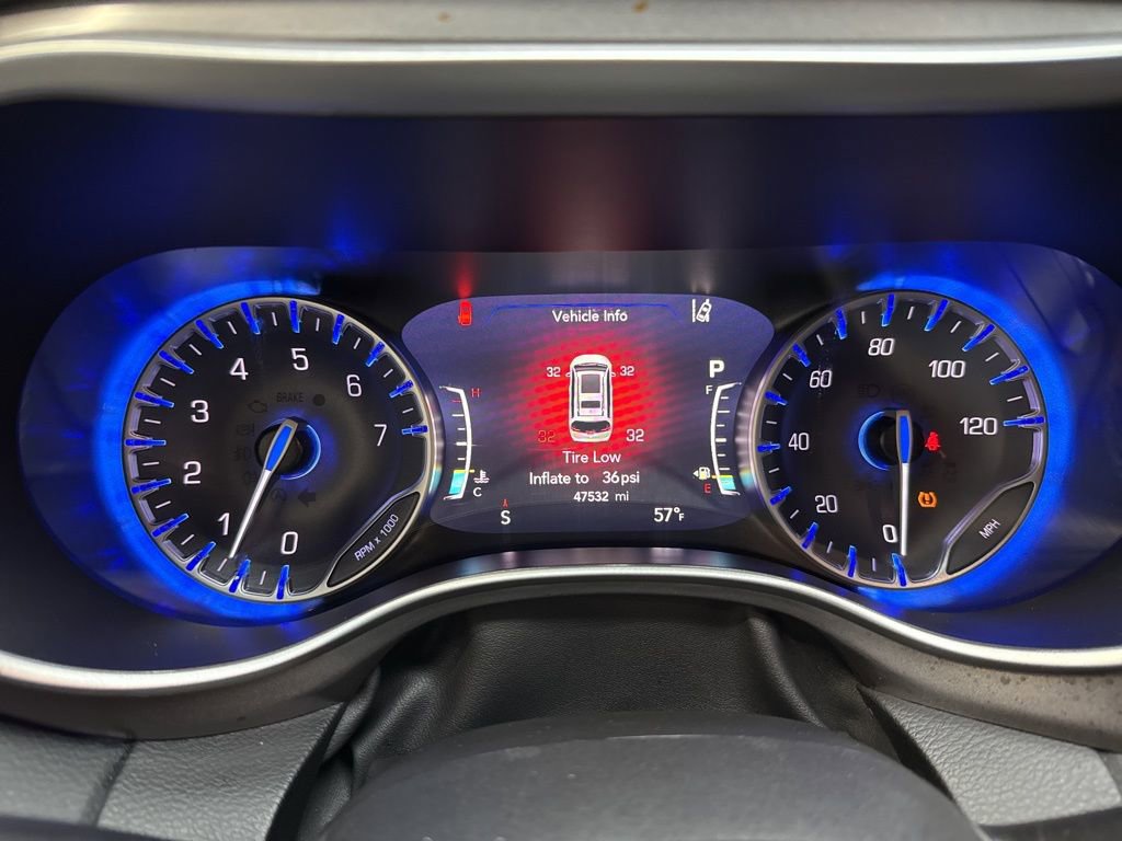 Used 2024 Chrysler Pacifica Touring-L image 27