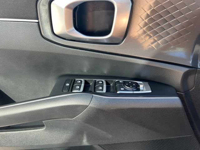 Used 2022 Kia Sorento LX AWD/4WD image 12