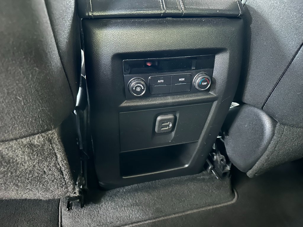 Used 2023 Chevrolet Traverse LT image 36