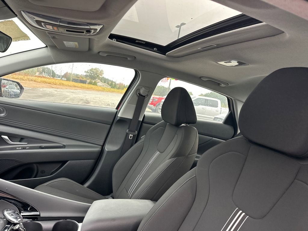 New 2025 Hyundai Elantra SEL image 35